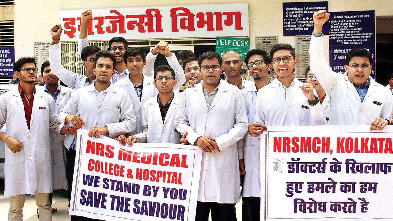 Индийские врачи объявили суточную забастовку