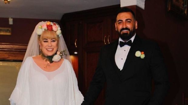 Известная турецкая певица разводится через два дня после свадьбы