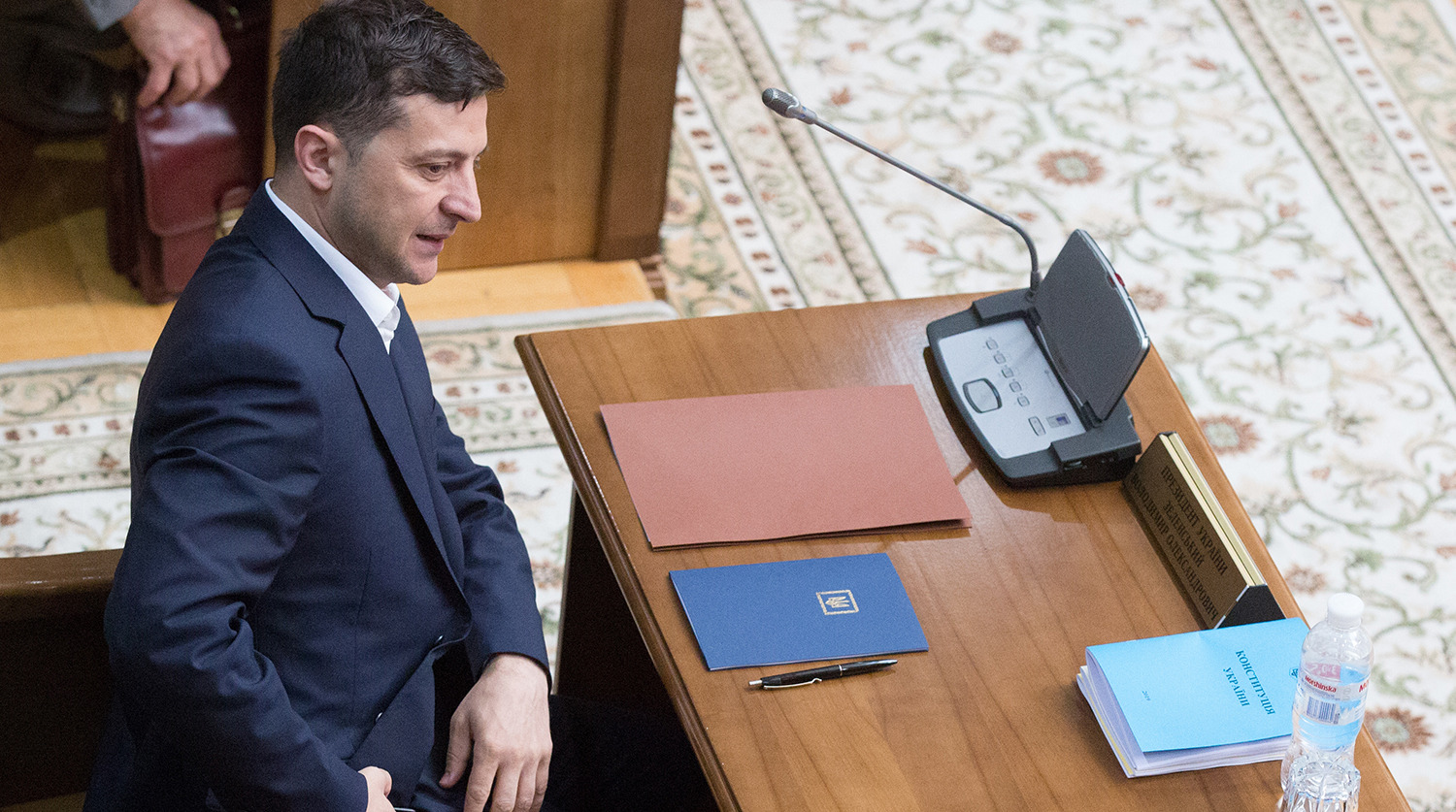 Зеленский отменил 200 указов бывших президентов Украины