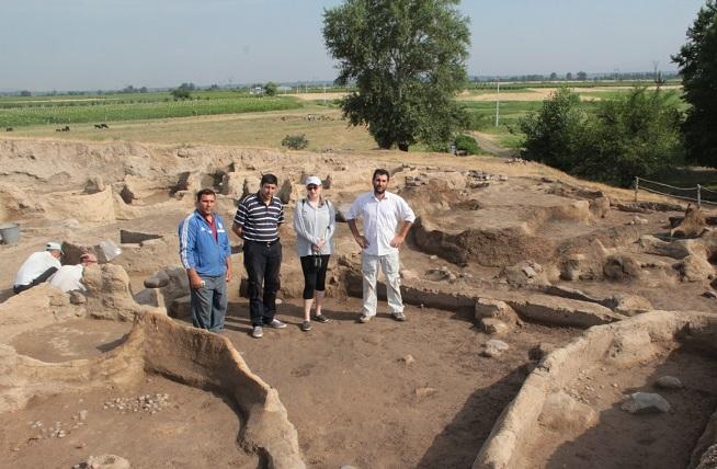 Российский ученый исследует керамику неолитического периода Азербайджана