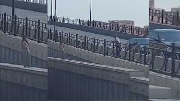 В Баку женщина бросилась с моста и выжила - ВИДЕО