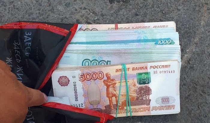 Азербайджанец вернул владельцу потерянный миллион - ФОТО