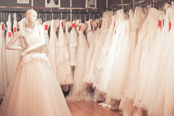 В Баку украдены свадебные платья на сумму 55 тысяч манатов
