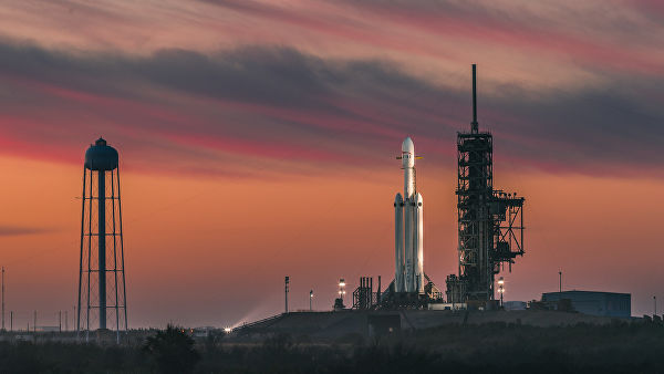 Falcon Heavy выведет на орбиту 24 спутника, атомные часы и прах 152 человек