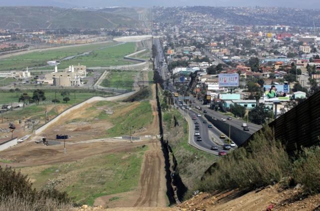 Мексика развернула воинский контингент у границы с США