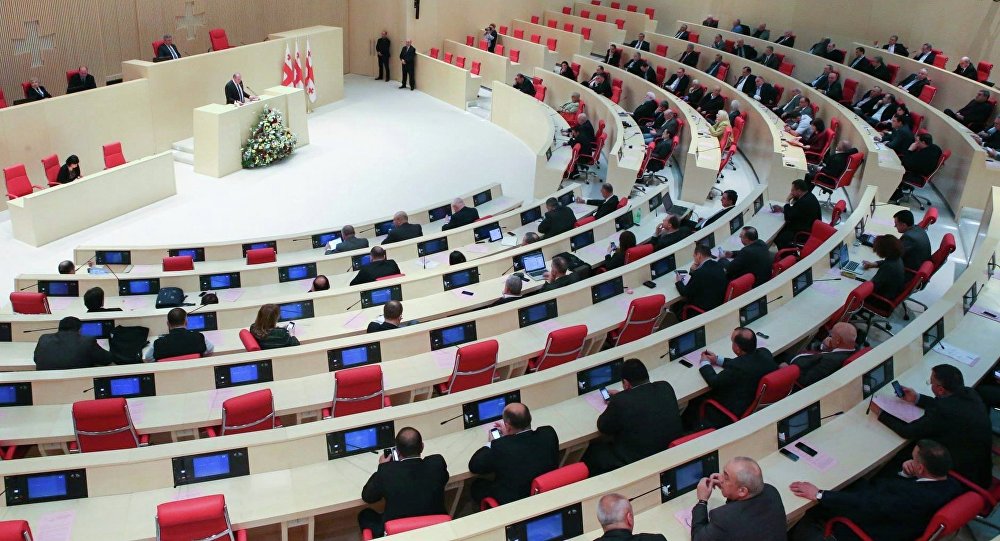 В парламенте Грузии приостановили заседание из-за возникшего спора