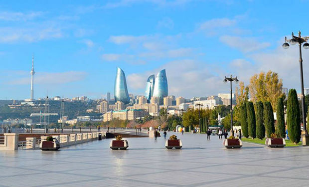 Туристы в Баку разделись, но не стоит их обвинять - ФОТО