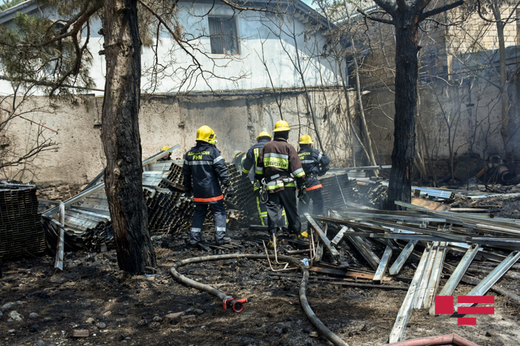 От пожара на Зыхском шоссе частично пострадали 2 частных жилых дома