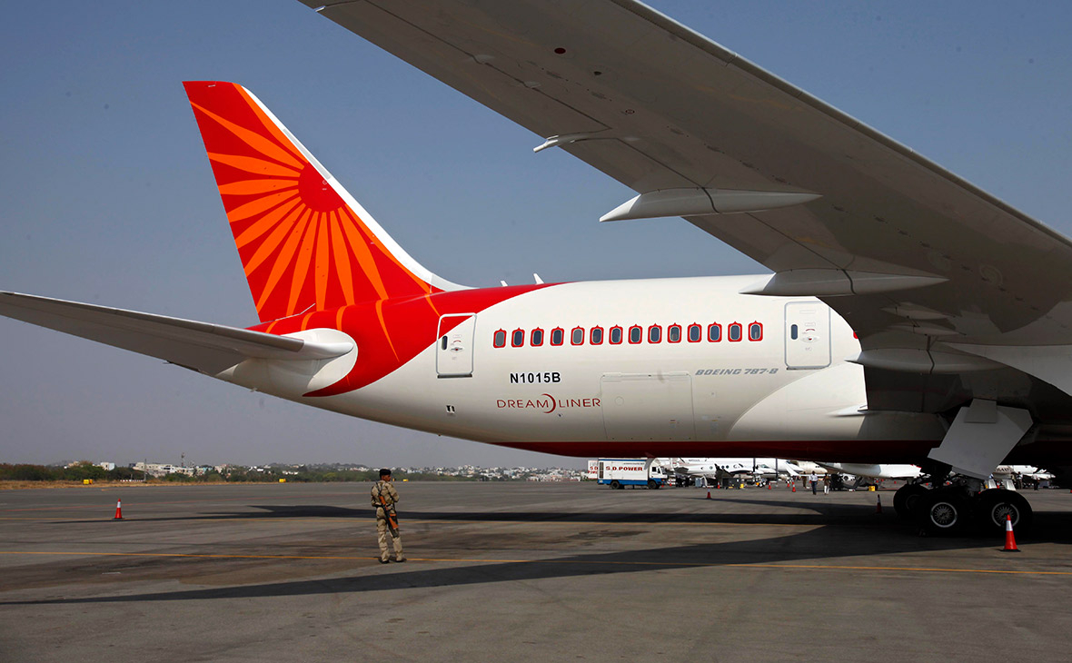 Самолет Air India приземлился в Лондоне из-за угрозы взрыва