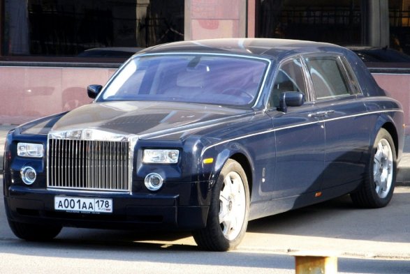 Полицейские остановили «Rolls-Royce Phantom» азербайджанского миллиардера и … извинились