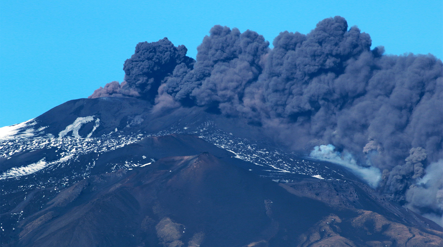 Турист упал в кратер действующего вулкана на Гавайях