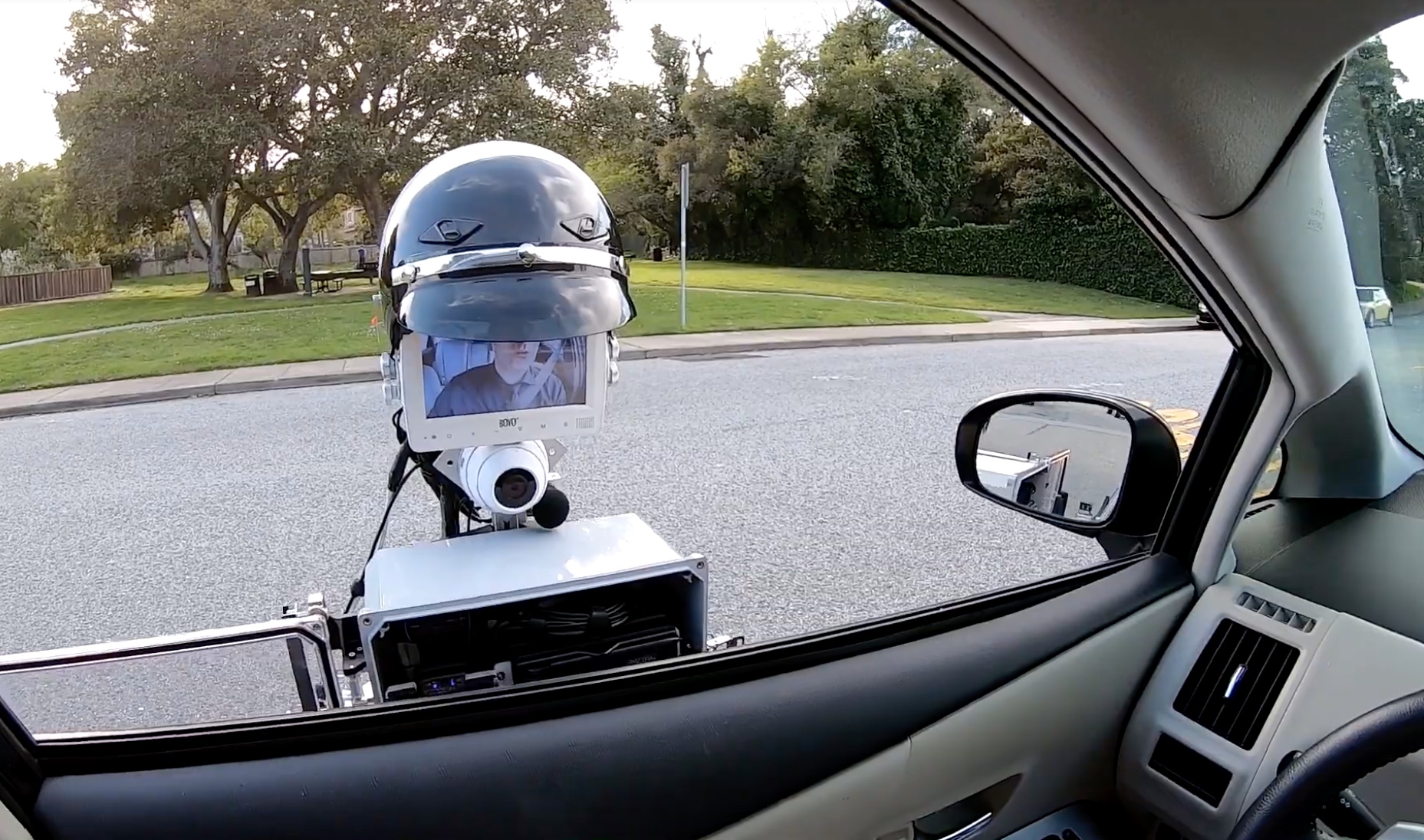 В США создали робота для проверки документов у водителей на дороге