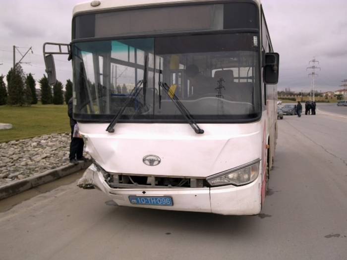 В Баку произошло тяжелое ДТП - есть пострадавшие