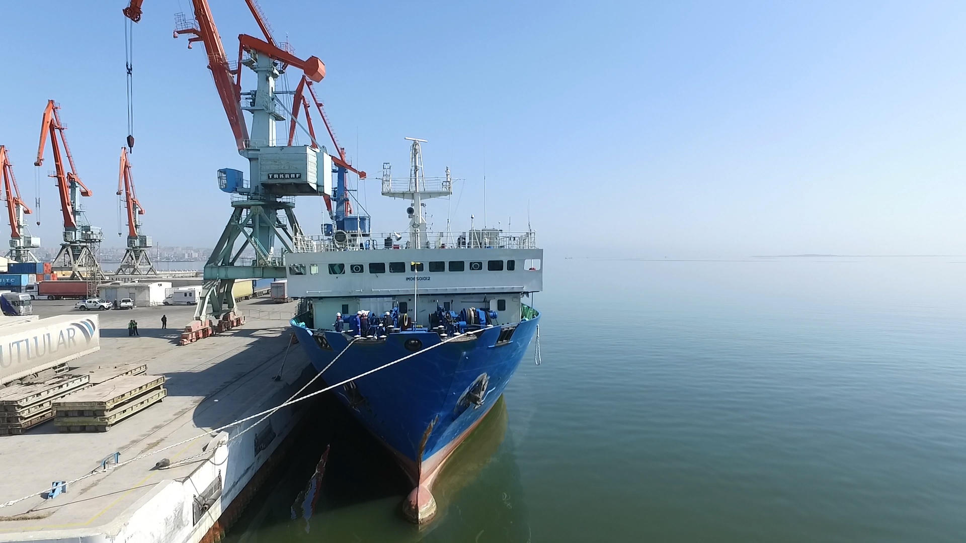 Пострадавшие при пожаре на судне в Каспийском море госпитализированы