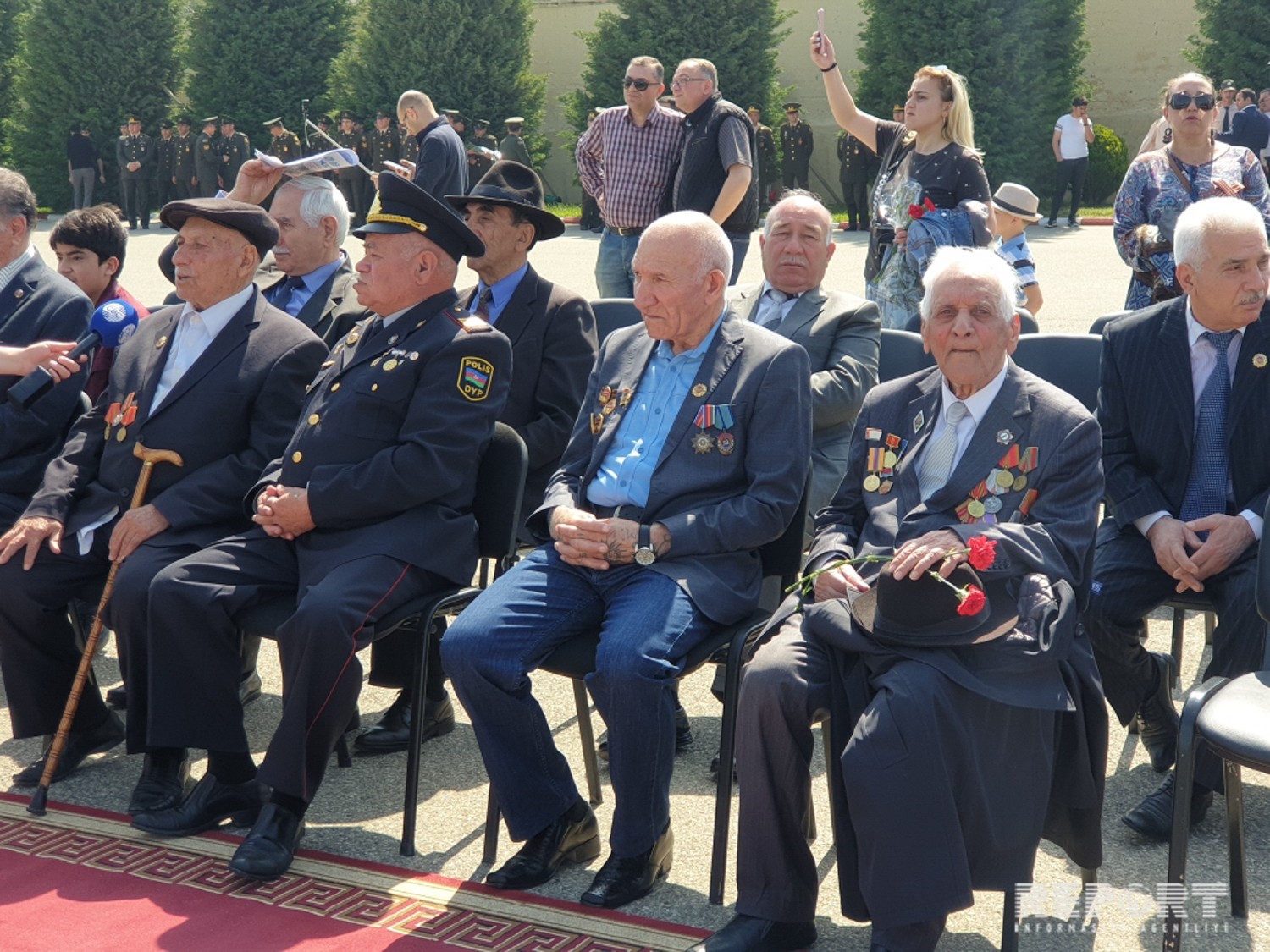 Послы стран СНГ возложили венок к Мемориалу воинской славы в Баку по случаю Дня Победы