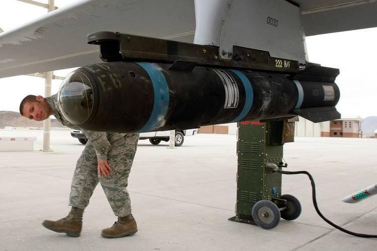 США создали высокоточную "Ниндзя-бомбу", поражающую цели острыми лезвиями