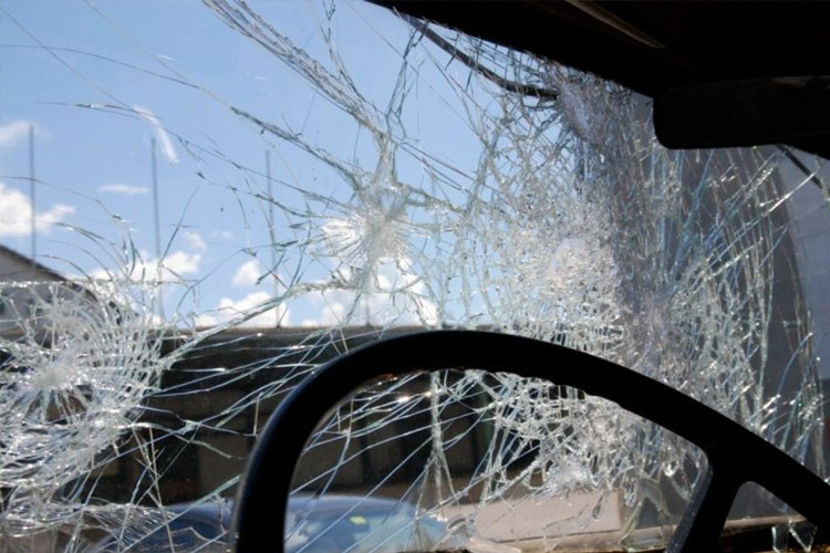 В Азербайджане полицейская машина столкнулась с легковушкой - ВИДЕО