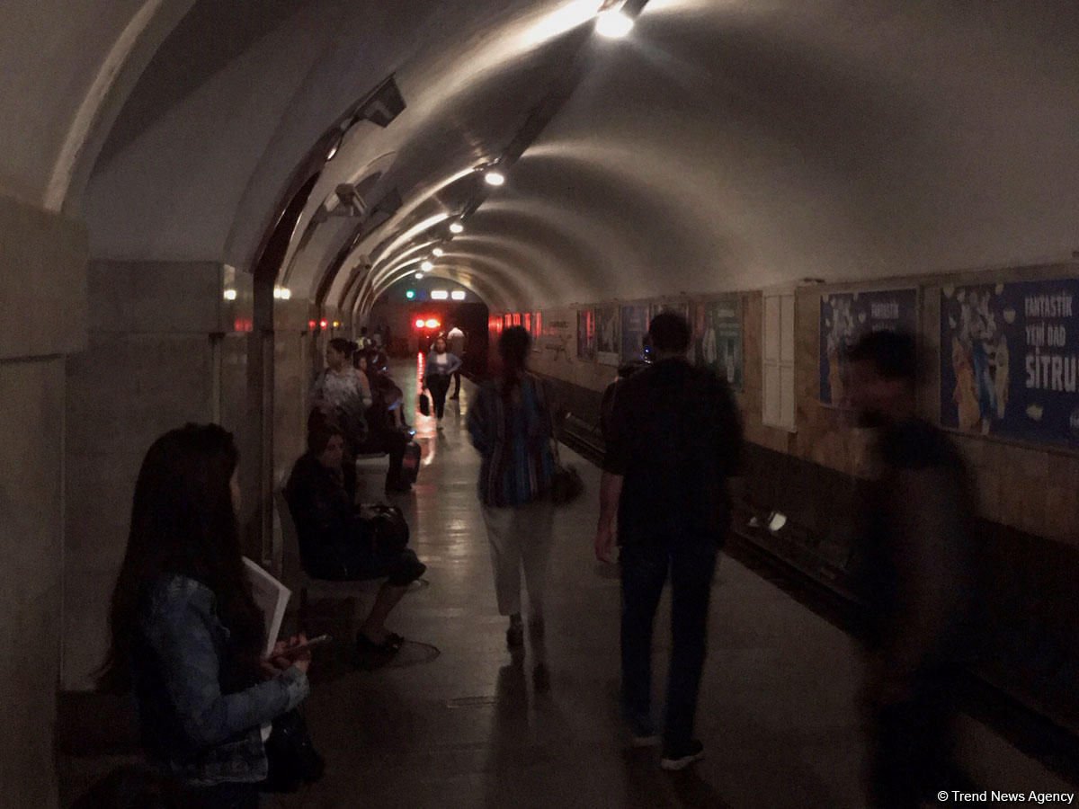 Четыре станции бакинского метро остались без света