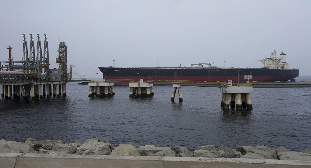 В ОАЭ опровергли сообщения СМИ о взрыве на нефтяных танкерах
