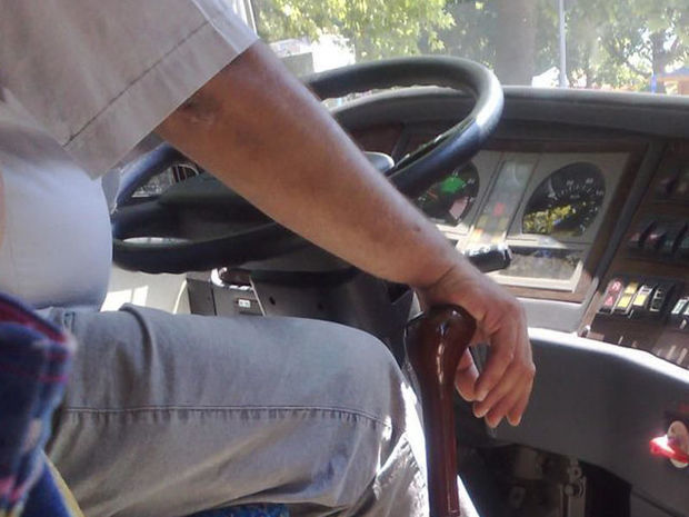 В Баку пассажир напал на водителя автобуса - ВИДЕО