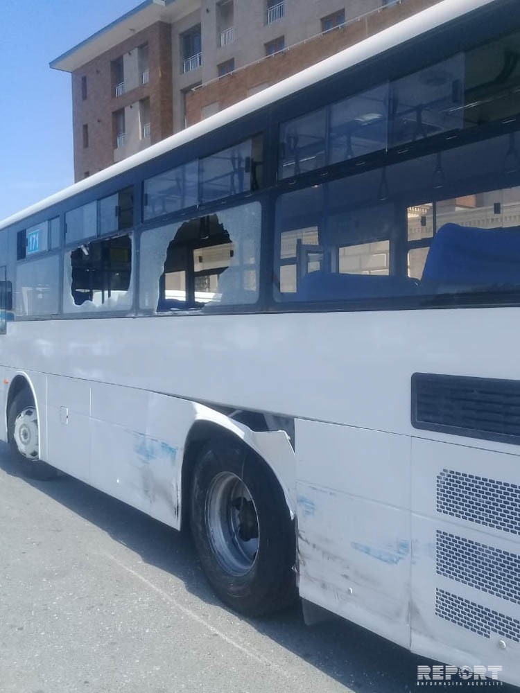 В Баку пассажирский автобус попал в аварию - есть пострадавшие - ФОТО