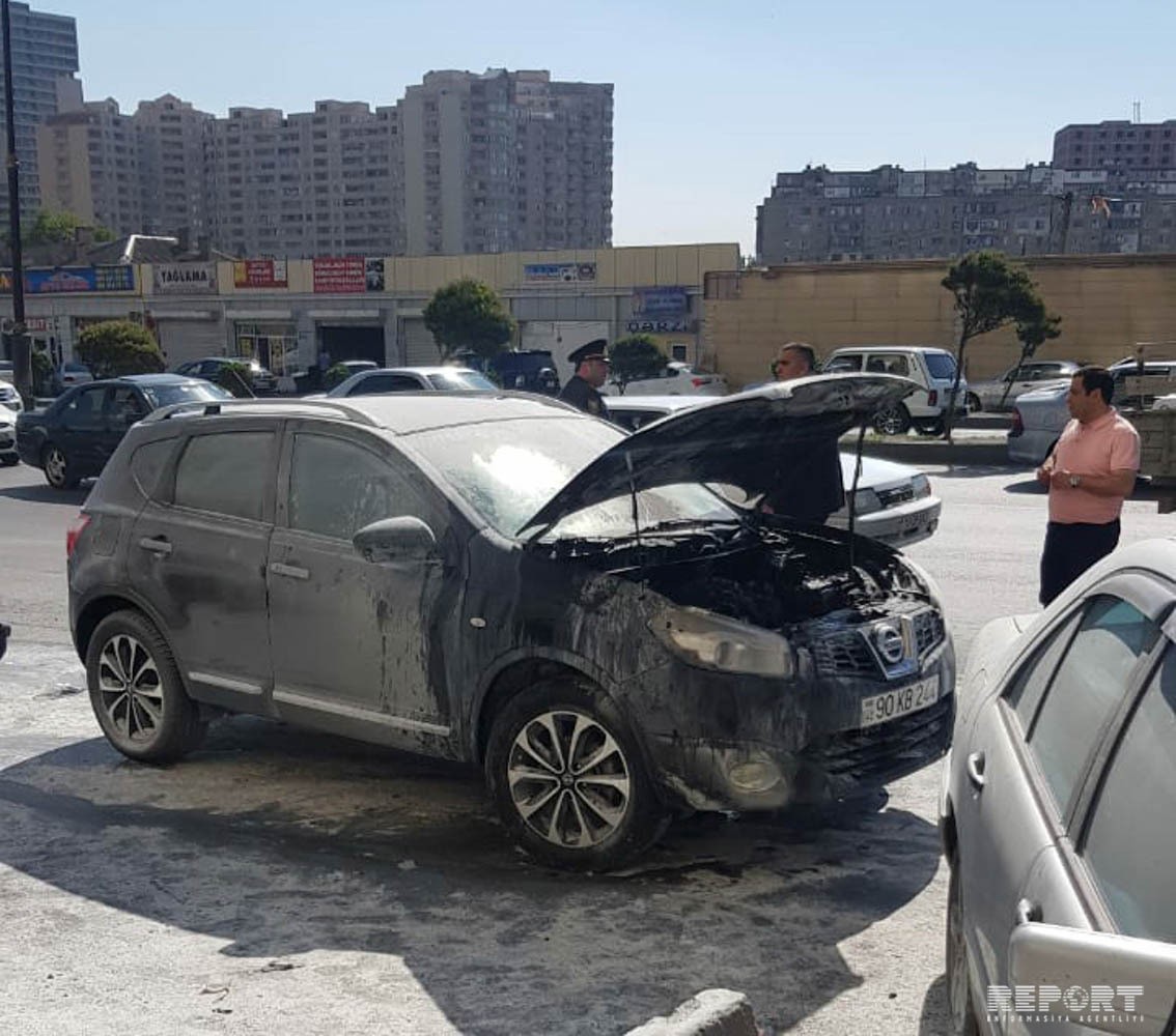 В Баку сгорел автомобиль должностного лица - ВИДЕО