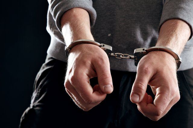  В Баку задержан вооруженный мужчина с наркотиками