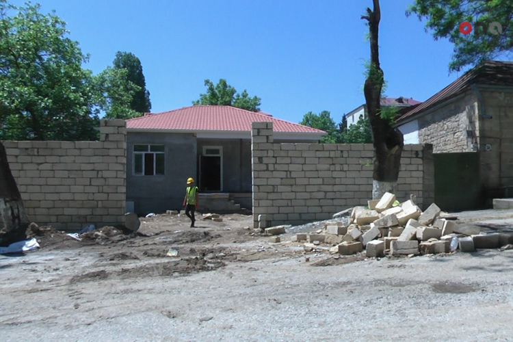 В Шамахы разрушенные в результате землетрясения дома отстраивают заново - РЕПОРТАЖ