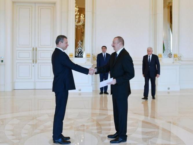 Президент Ильхам Алиев принял верительные грамоты нового посла Украины