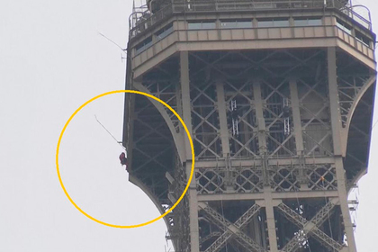 В Париже эвакуируют людей из Эйфелевой башни