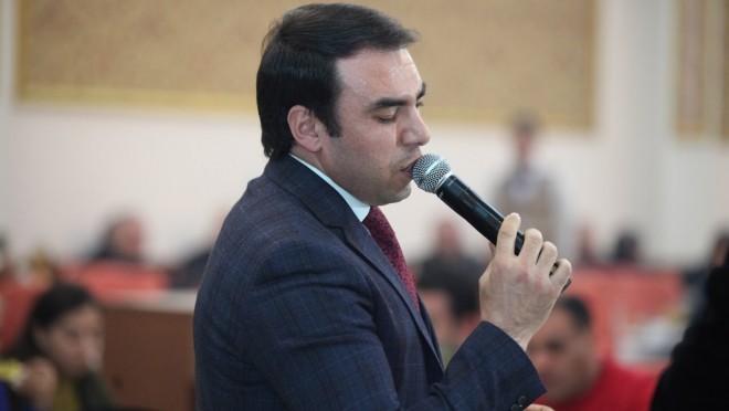 Заслуженного артиста Азербайджана не смогли втянуть в скандал