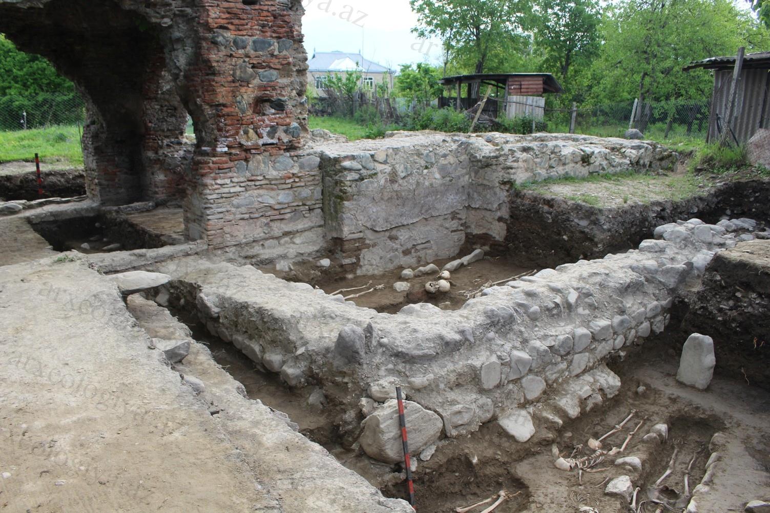 В Азербайджане обнаружен древний христианский памятник - ФОТО