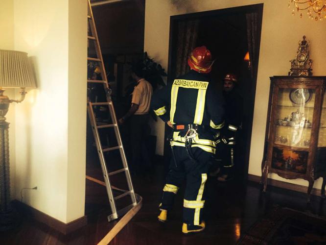 В Шамкире сгорел дом, дымом отравился 2-летний ребенок