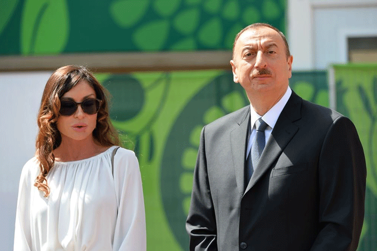 Ильхам Алиев и Мехрибан Алиева приняли участие в открытии парка в Баку