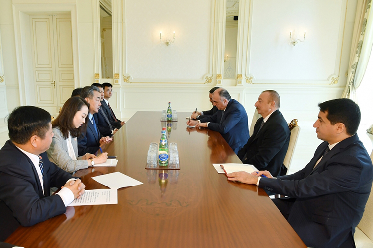 Президент Ильхам Алиев принял главу МИД Китая