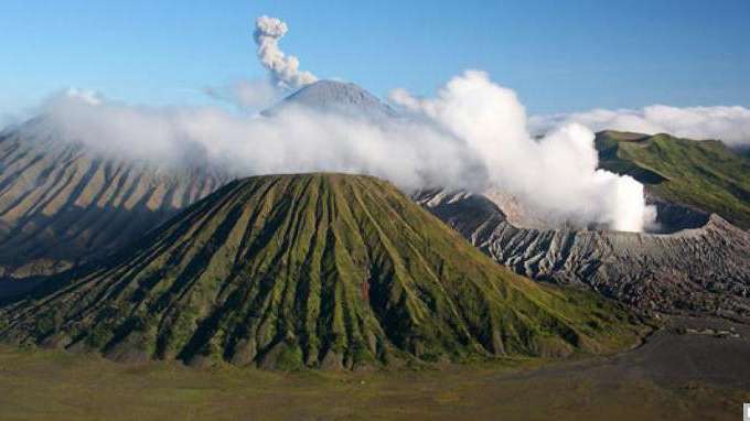 Несколько авиарейсов отменили из-за извержения вулкана на Бали
