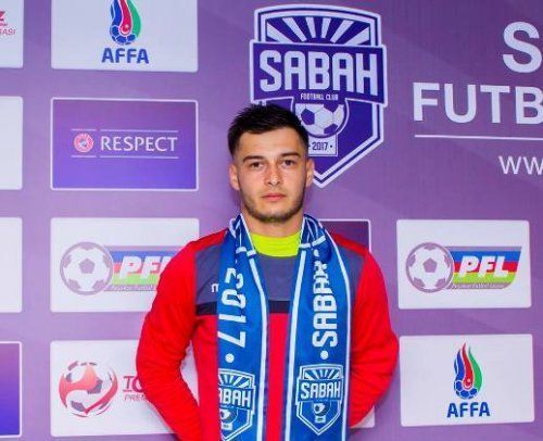 Азербайджанского футболиста исключили из клуба из-за даты свадьбы