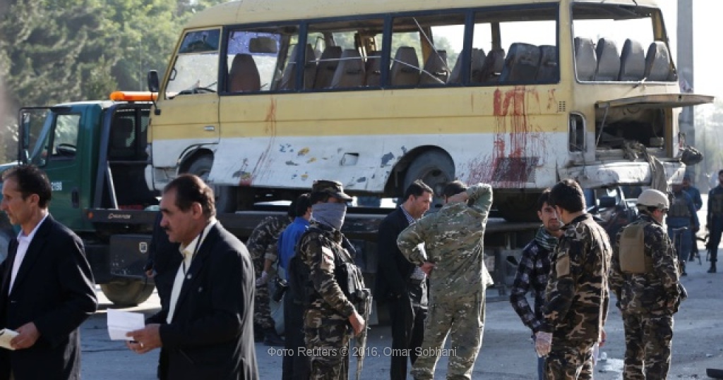 В Кабуле взорвался автобус с госслужащими