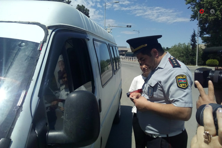 Дорожная полиция оштрафовала водителей во время рейдов в Мингячевире