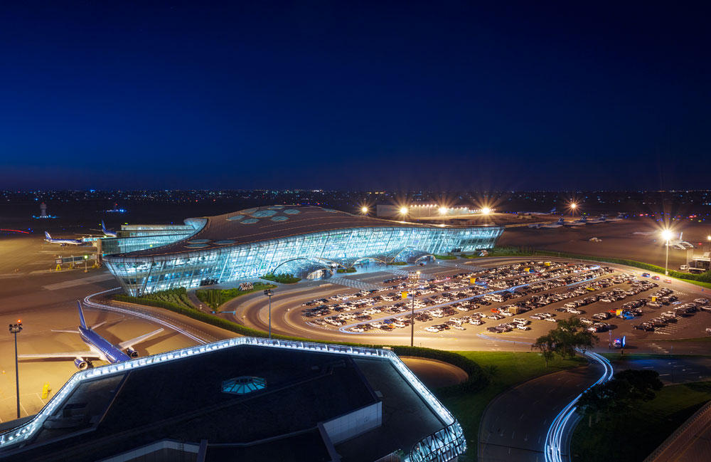 В бакинском аэропорту приземлился самый большой пассажирский самолет
