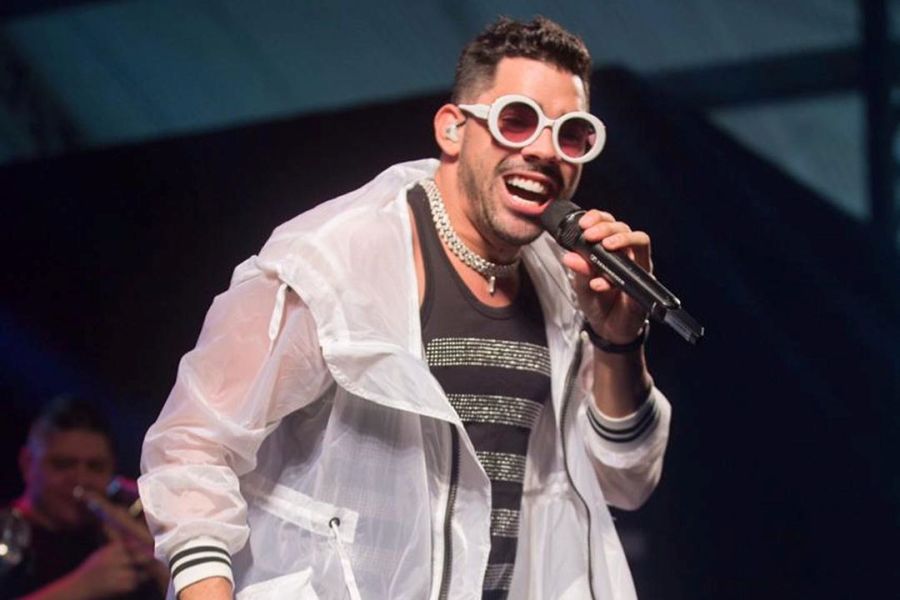 Известный певец погиб в авиакатастрофе, торопясь на день рождения своей девушки - ФОТО