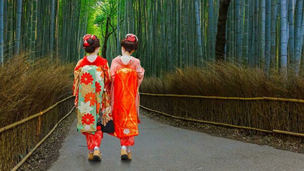 В Киото туристам запретили фотографировать гейш