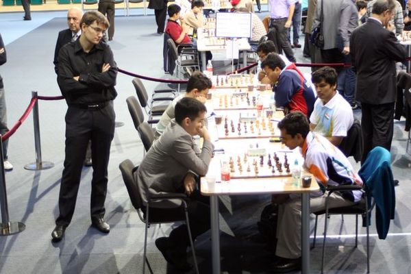 Юные азербайджанские шахматисты уверенно лидируют в Турции  