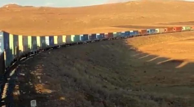 В Европу через Баку-Тбилиси-Карс движется поезд из Китая