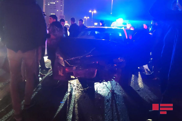 Два человека пострадали при цепной аварии в Баку - ФОТО