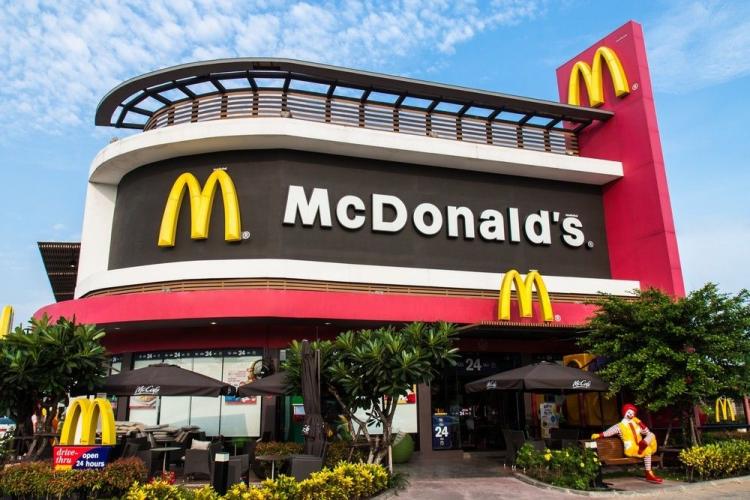 В корпорации McDonaldʼs уволили директора из-за романа с сотрудницей



