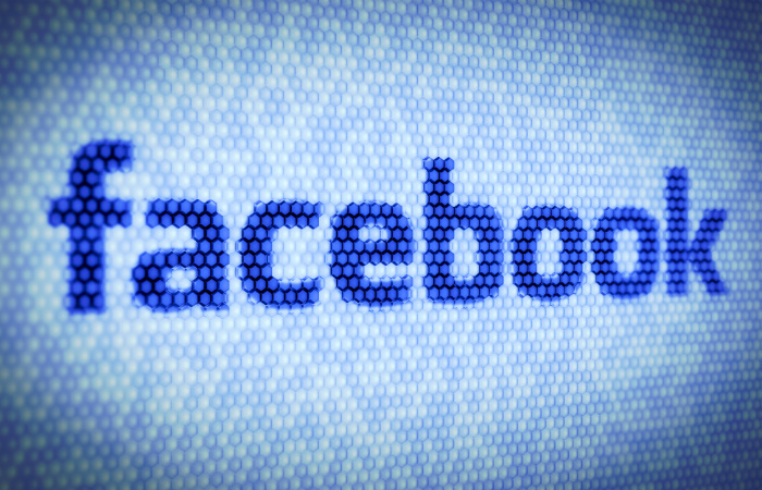 Facebook сменила дизайн логотипа
