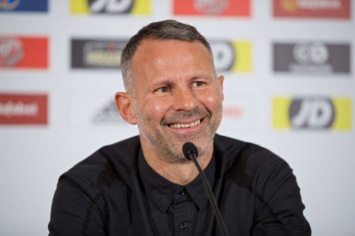 Гиггз вызвал 27 футболистов на Азербайджан