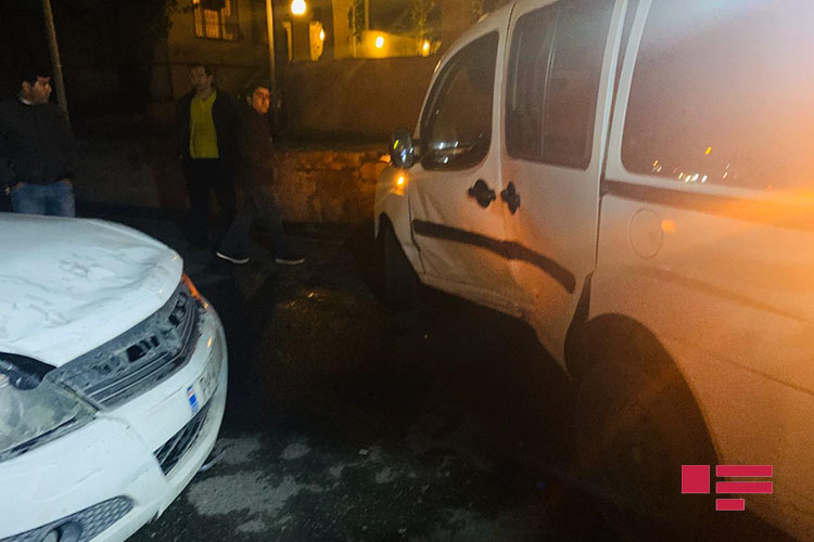 В Баку спешивший водитель спровоцировал ДТП - ФОТО