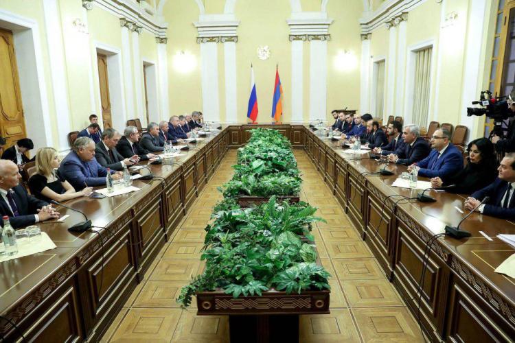 Политнавигатор: «Ереван упускает важный момент, а Москва и дальше будет сотрудничать с Баку»